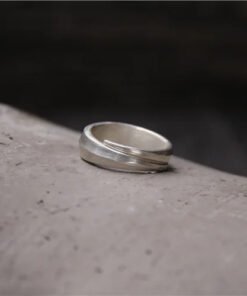 Anillo de plata hecho a mano derecha