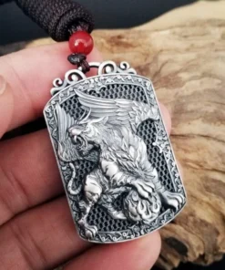 Dije plata tigre C en la mano